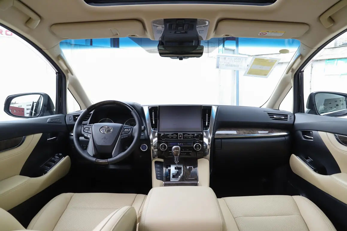 7座豪华丰田埃尔法租车