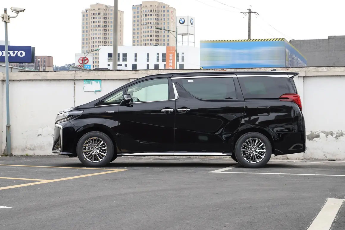 7座豪华丰田埃尔法租车