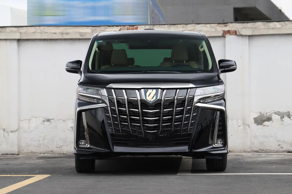 7座豪华丰田埃尔法租车