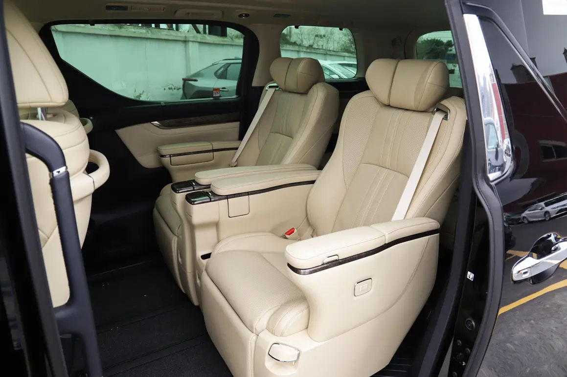 7座豪华丰田埃尔法租车