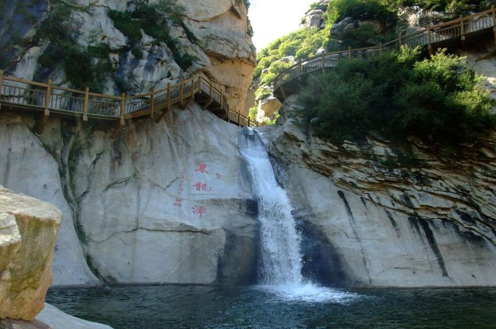 北京去黑龙潭旅游包车带司机一天多少钱？