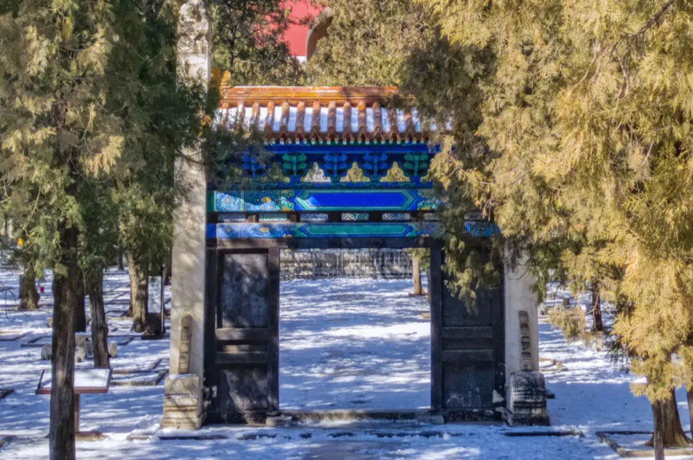 北京去昌平十三陵定陵旅游包车带司机一天多少钱？