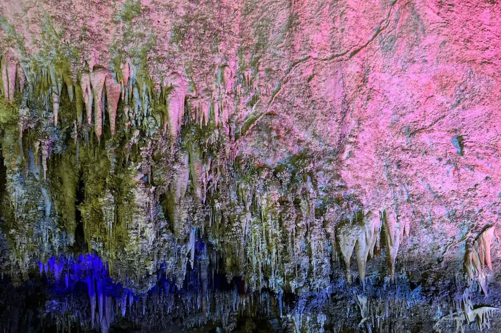 北京去房山石花洞旅游包车带司机一天多少钱？