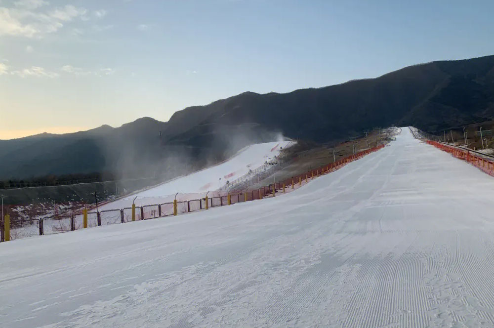 北京去海淀西山滑雪场旅游包车带司机一天多少钱？