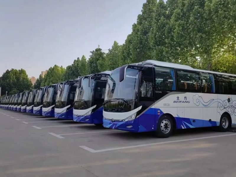 50人大巴包车大约多少钱？宇通客车车型与价格详解