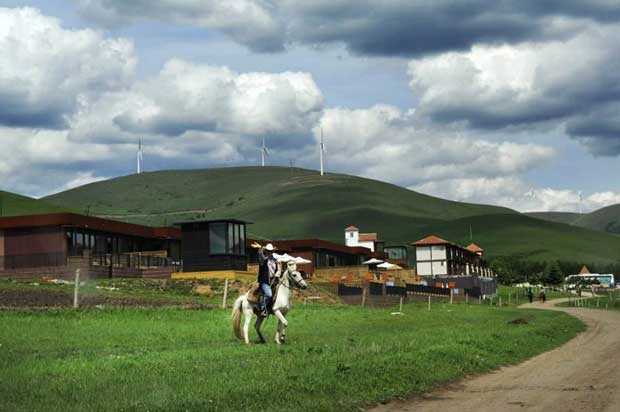 北京到张北草原35座大巴租车带司机一天多少钱_北京到张北草原包车价格？