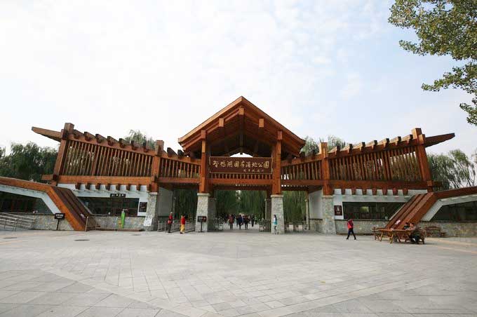 北京包车到延庆野鸭湖，北京到延庆野鸭湖35人包车带司机多少钱一天？