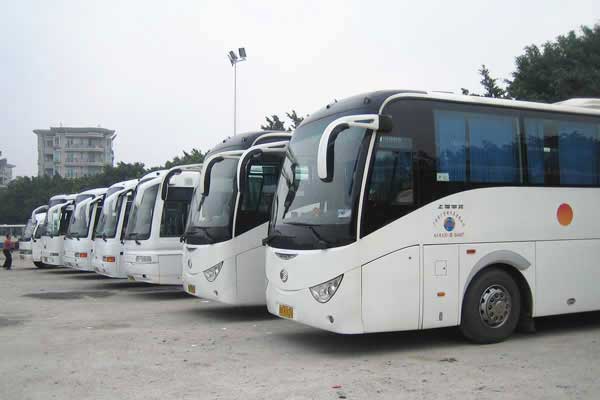 北京55座大巴包车带司机多少钱一天？