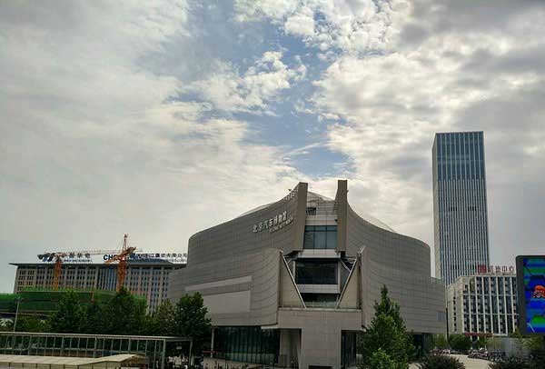 北京租车-55座大巴到汽车博物馆带司机接送价格多少钱一天？