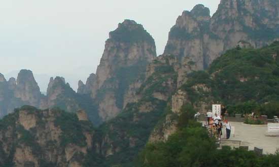 北京到狼牙山包车带司机费用,北京租车到狼牙山55座大巴带司机多少钱?