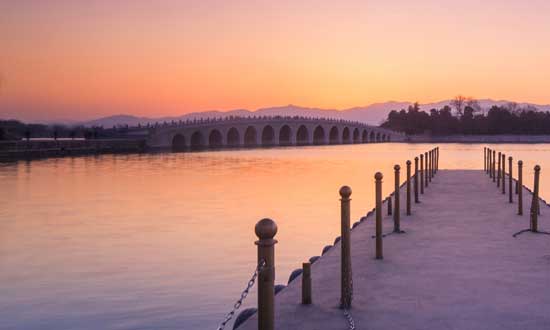 北京租车到颐和园费用,北京35座旅游大巴包车带司机接送到颐和园一天多少钱？