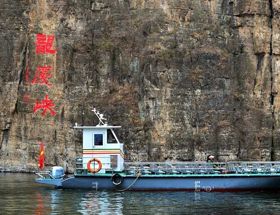 延庆龙庆峡包车，53座大巴包车到延庆龙庆峡俩日游租车费用