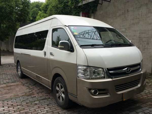 15座中巴租车机场接送带司机价格|15座中巴车接机费用