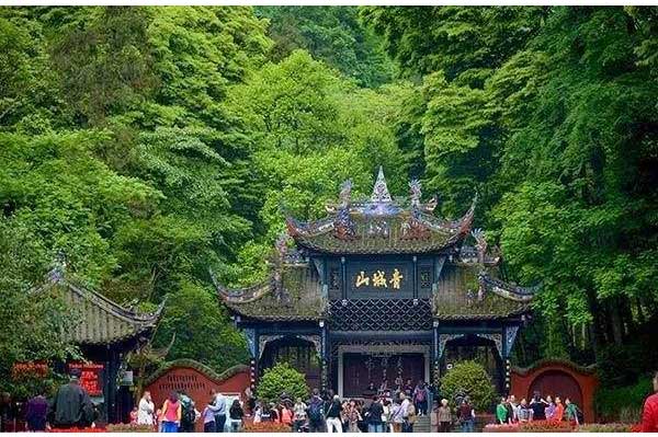 首汽租车错峰游倾力四川青城山