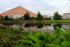 北京租车到昌平八达岭温泉度假村55座商务旅游大巴租车带司机接送一天多少钱？