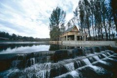 北京租车到怀柔鹅和鸭农庄商务旅游大巴租车带司机接送一天多少钱？