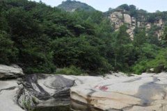 北京租车到密云精灵谷风景区商务旅游大巴租车带司机接送一天多少钱？