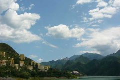 北京租车到密云曹家路营城遗址商务旅游大巴租车带司机接送一天多少钱？