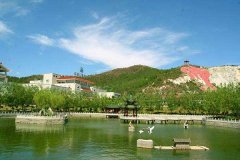 北京租车到密云云佛山度假村商务旅游大巴租车带司机接送一天多少钱？