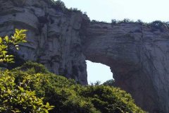 北京租车到密云天门山自然风景区商务旅游大巴租车带司机接送一天多少钱？