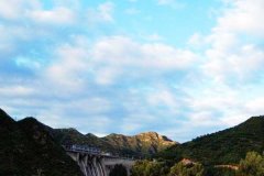 北京租车到密云遥桥峪村商务旅游大巴租车带司机接送一天多少钱？