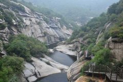 北京租车到密云京都第一瀑商务旅游大巴租车带司机接送一天多少钱？