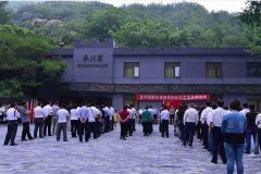 北京租车到密云承兴密联合县政府旧址商务旅游大巴租车带司机接送一天多少钱？