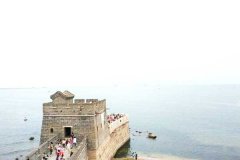 北京租车去秦皇岛接送价格一天多少钱?大巴包车带司机多少钱一天?