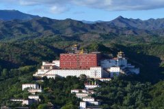 北京租车去承德接送价格一天多少钱?大巴包车带司机多少钱一天?