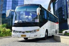 大巴包车39座带司机接送一天多少钱？