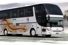 大巴包车45座带司机接送一天多少钱？