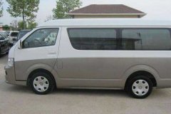 北京17座丰田海狮接送机价格多少钱?带司机接送机一次多少钱？