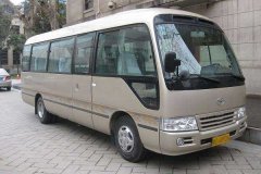 丰田考斯特租赁价格_考斯特租赁配司机来回接送多少钱？