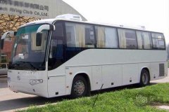 35座金龙大巴包车接送站多少钱？35座大巴带司机接送站价格