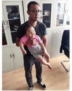 首汽租车驾驶员夜里救助两岁女童 爱心行为获广大网友点赞