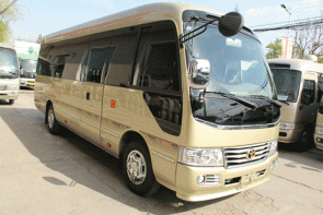 在北京市内租一辆带司机考斯特中巴大巴车一天是多少钱？