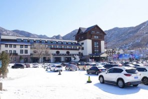 租大巴考斯特去北京八达岭滑雪场租车费用,旅游包车带司机价格