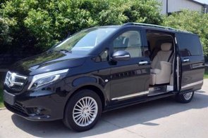 7座奔驰V260豪华商务租一天价格,带司机包车多少钱？