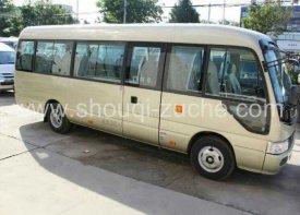 北京租车20座中巴带司机一天多少钱？