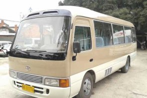 北京中巴车带司机租一天多少钱？中巴租赁价格