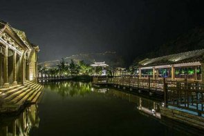 北京出发密云爱斐堡红酒庄园+古北水镇两日游包车费用多少钱？