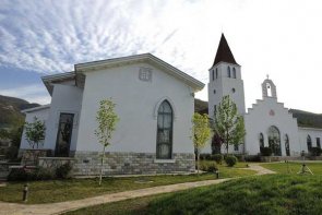 北京静之湖滑雪场包车一日游多少钱？