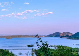 北京去密云水库旅游大巴车带司机包车往返一天多少钱？